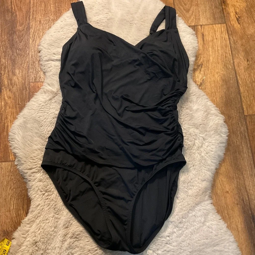 Jantzen Swimsuit One Piece Size 16 Black Supportive Adjustable Strap  Rouched‎
